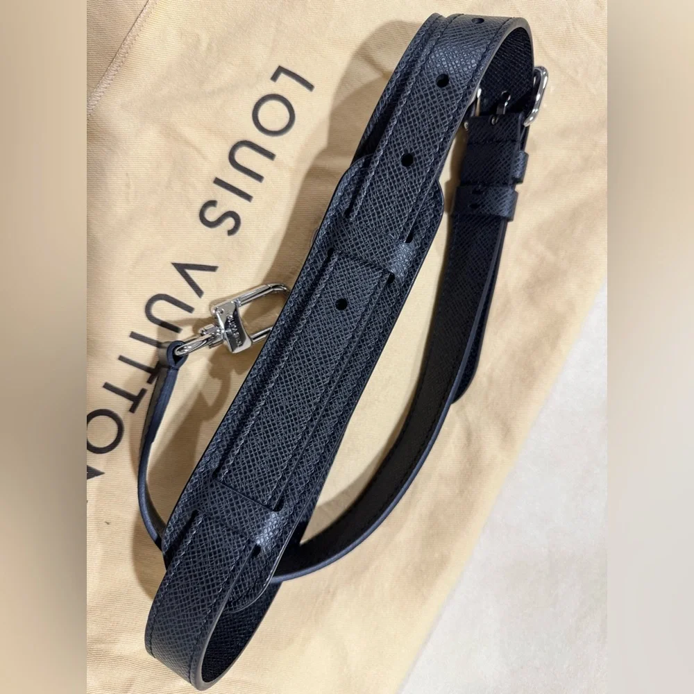 LOUIS VUITTON Taiga Porte-Documents Business MM Ardoise